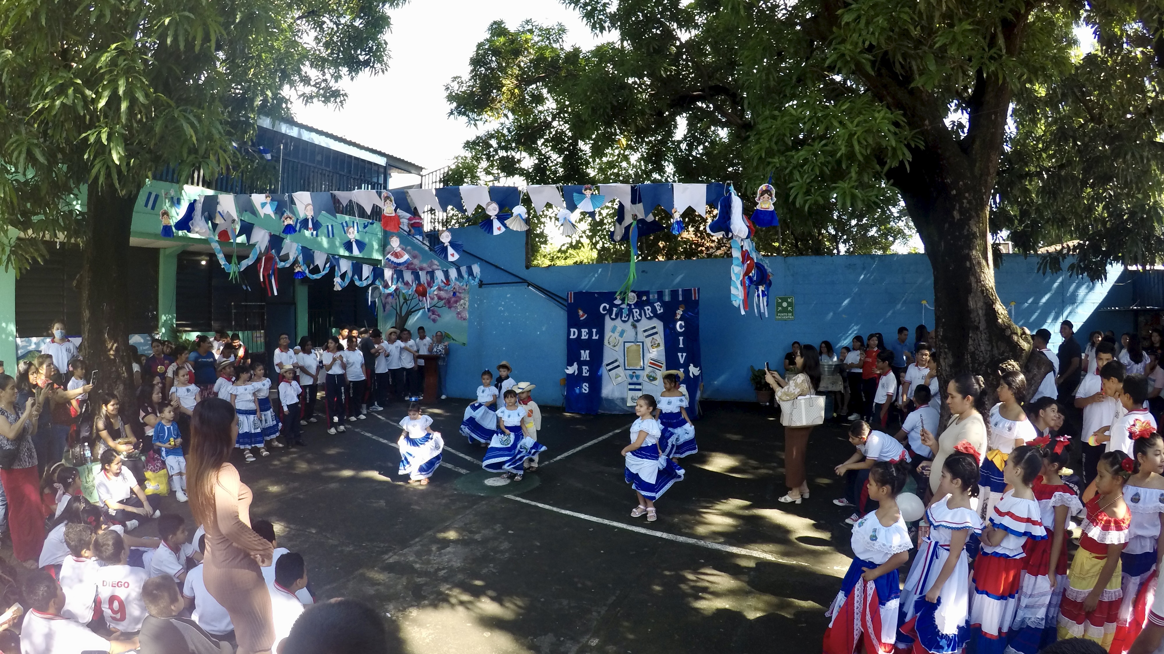 Festival de cierre del mes cívico