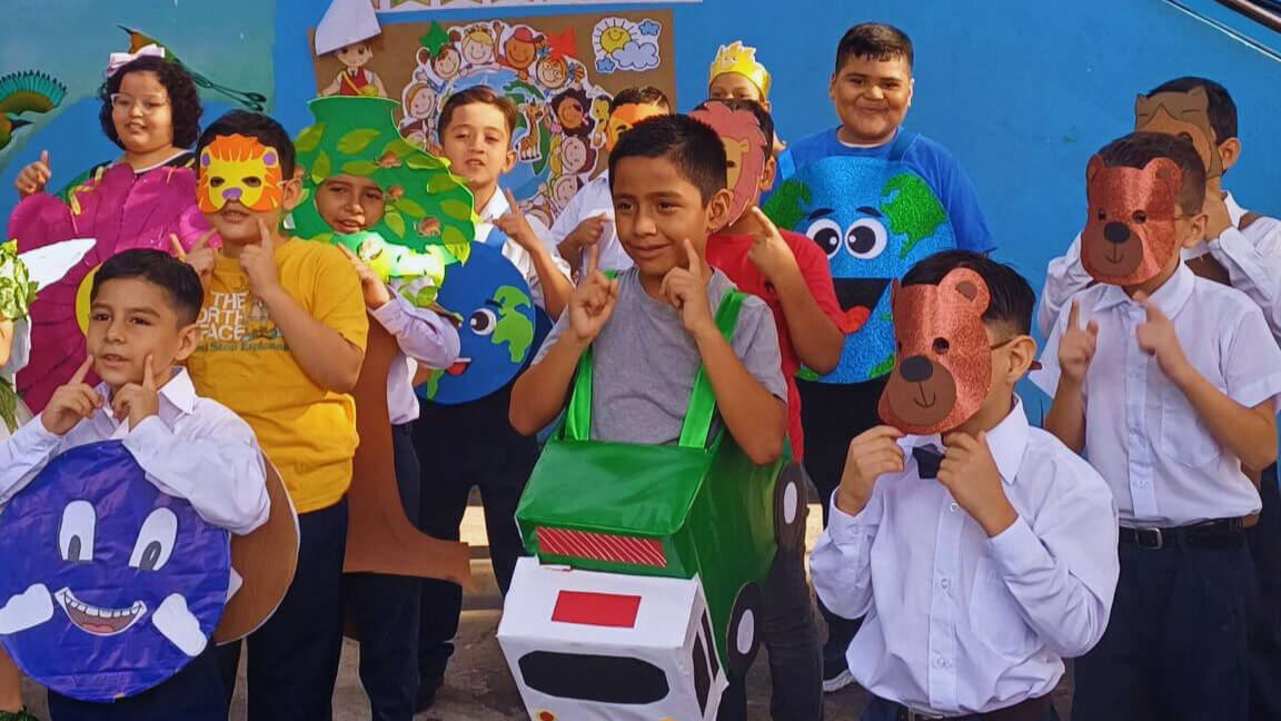 Niños jugando en Parvularia
